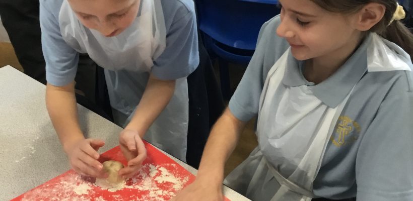 Bread Making in Year 5 – January 2023